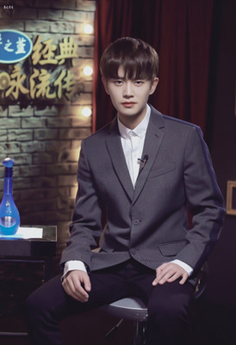 任嘉伦